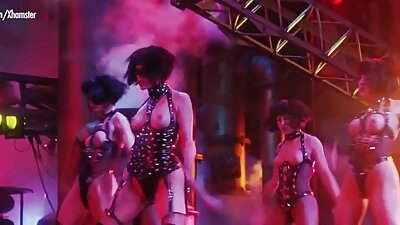 Eine heiße Tussi landet heute auf dem Bett alte deutsche pornofilme mit einem Schwanz in ihrer Muschi