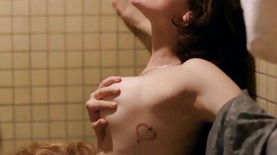 Eine dunkelhaarige Tussi wird von deutsche alte sexfilme einem Typen im Auto gefickt
