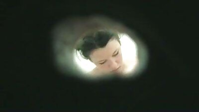 Eine Teenie-Brünette massiert ihre nassen Fotzenlippen vor deutsche reife frauen pornofilme der Kamera
